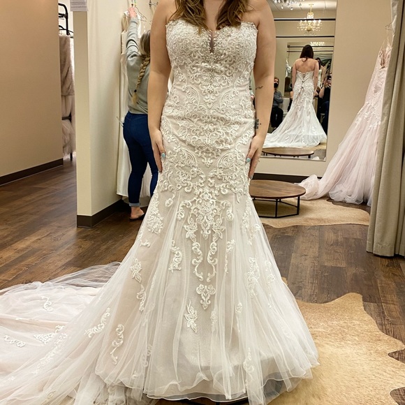 Stella York Wedding Dress - Picture 2 of 5